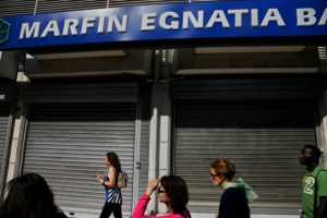 People walk front of Marfin Bank in the centre of Athens / ???????? ????????? ??????? ??? ??? ??????? Marfin ??? ?????? ??? ??????