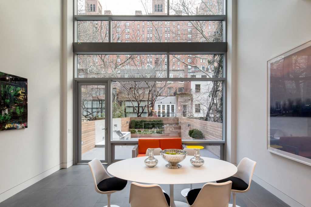 New-York-City-Townhouse-by-Turett-Architects-rooftop-bbq.-viewjpg