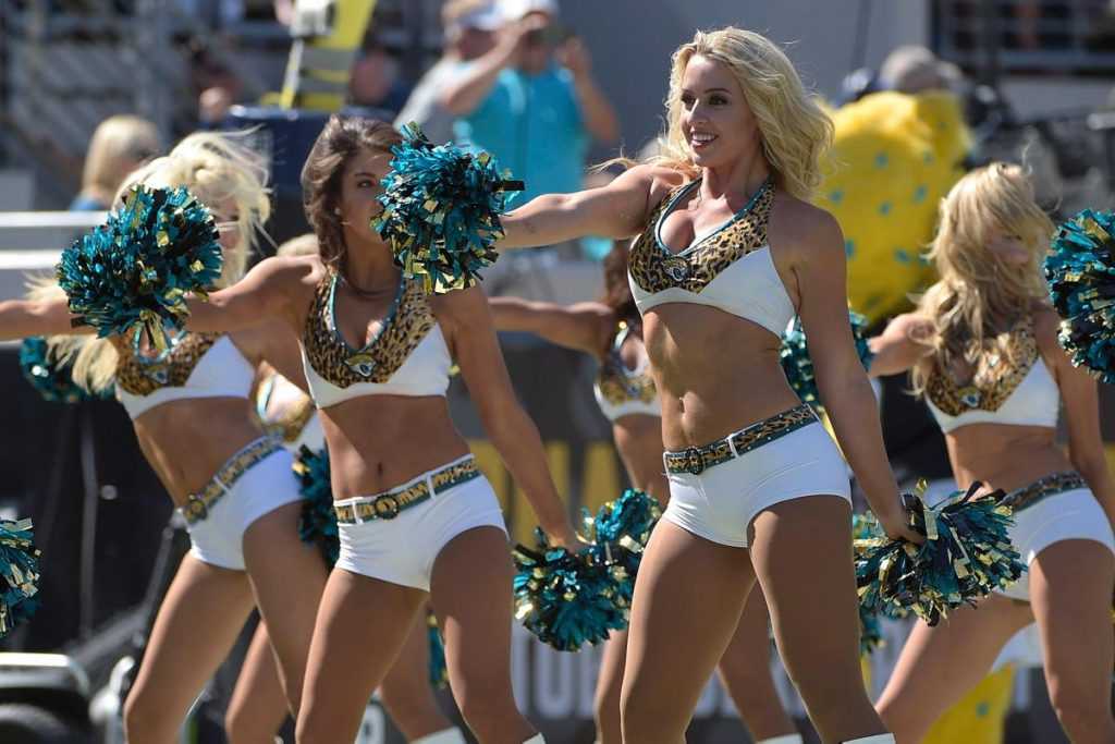 nfl-cheerleaders-crowd-favorites-week-7