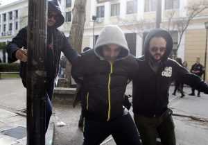 ΔΙΚΑΣΤΗΡΙΑ ΕΥΕΛΠΙΔΩΝ ΚΑΤΗΓΟΡΟΥΜΕΝΟΣ ΓΙΑ ΑΠΟΠΛΑΝΗΣΗ ΑΝΗΛΙΚΩΝ ΑΝΑΚΡΙΤΗΣ