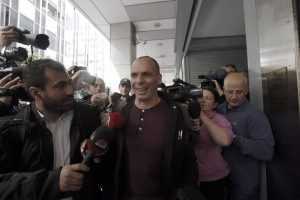 Ο υπουργός Οικονομικών Γιάνης Βαρουφάκης φτάνει στο Υπουργείο για να συναντηθεί με τον Γενικό Επιθεωρητή Δημόσιας Διοίκησης,  Λέανδρο Ρακιντζή, Τετάρτη 29 Απριλίου 2015. ΑΠΕ-ΜΠΕ /ΑΠΕ-ΜΠΕ/ ΓΙΑΝΝΗΣ ΚΟΛΕΣΙΔΗΣ