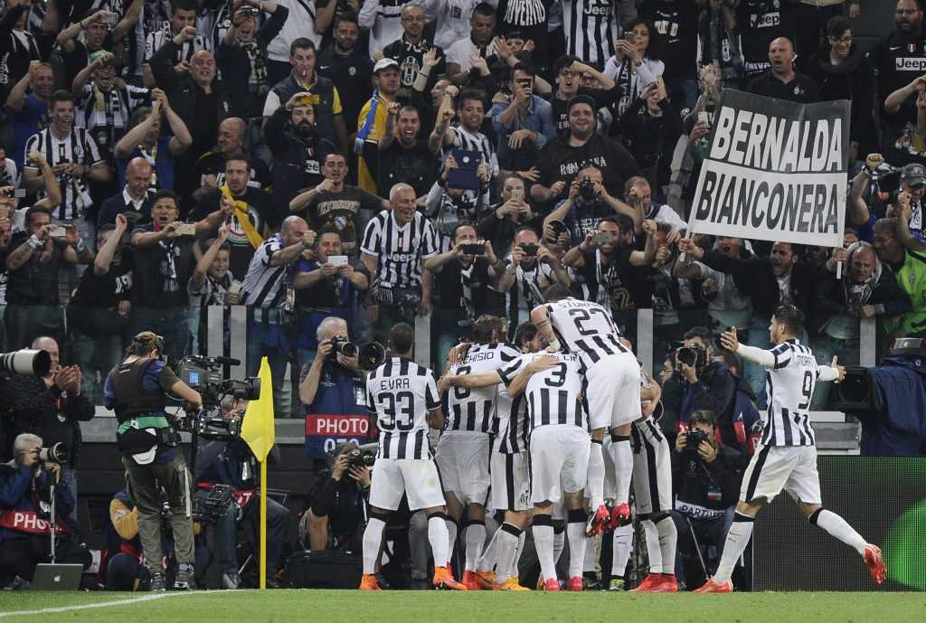 Football - Juventus v Real Madrid - UEFA Champions League Semi Final First Leg - Juventus Stadium, Turin, Italy - 5/5/15 Juventus' Carlos Tevez celebrates with team mates after scoring their second goal from the penalty spot Reuters / Giorgio Perottino